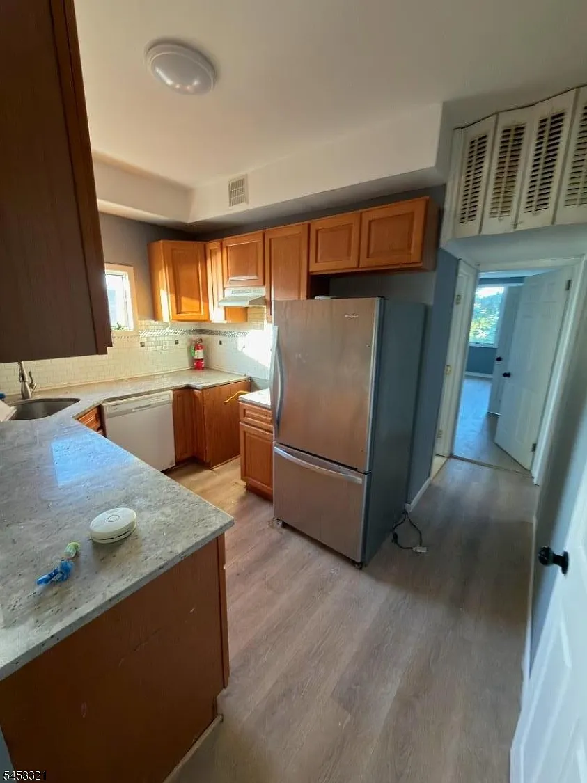 2 bed, 1.0 bath, $2,800 — Photo 4