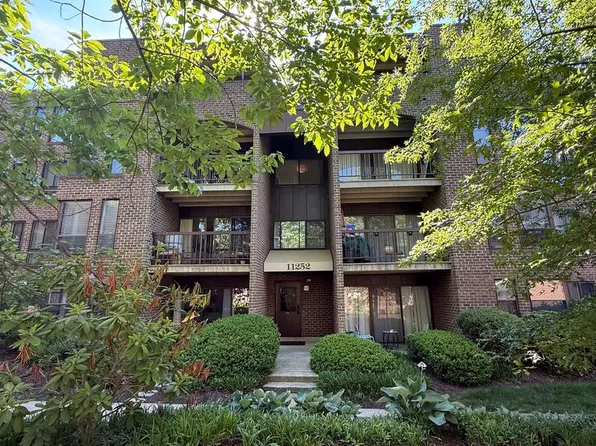 11252 Chestnut Grove Sq APT 26, Reston, VA 20190