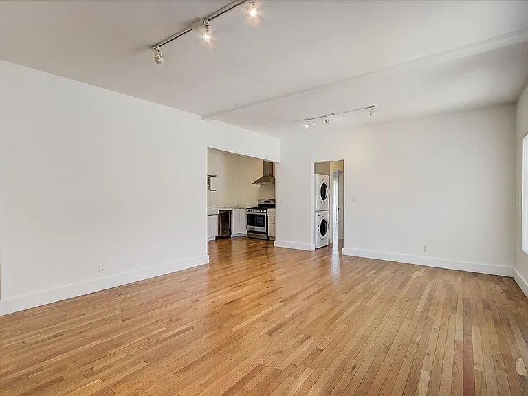 1325 Sutherland St #8 — Photo 4