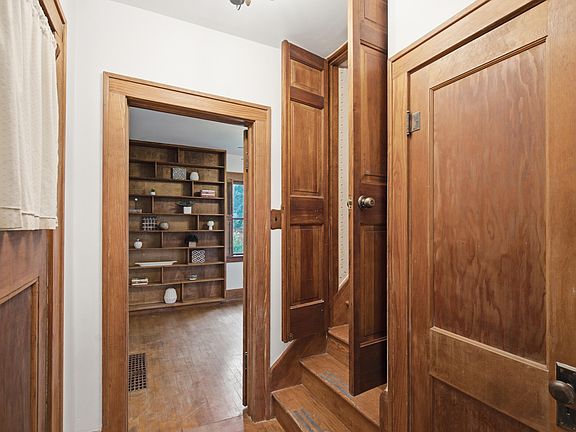 5th image of 406 N Gremps St