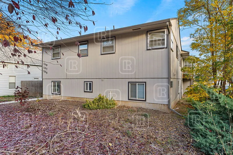 2 bed, 1.0 bath, $1,195 — Photo 2