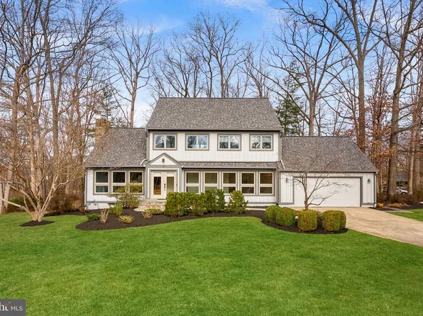 5 Wiltshire Ct E, Sterling, VA 20165