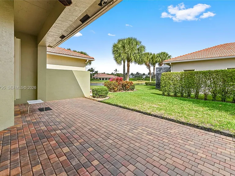6823 Fabiano Cir — Photo 33