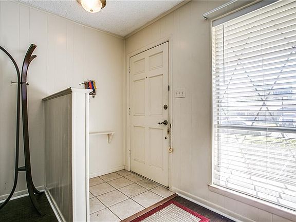 4th image of 807 S Atkerson Ln