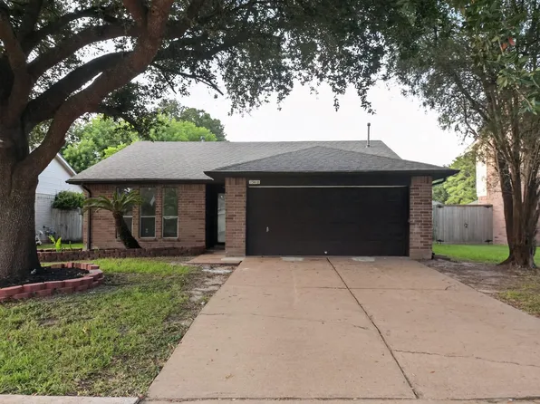 15410 Wildwood Lake Dr, Houston, TX 77083