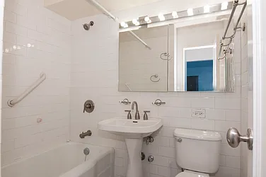 Rented by R New York