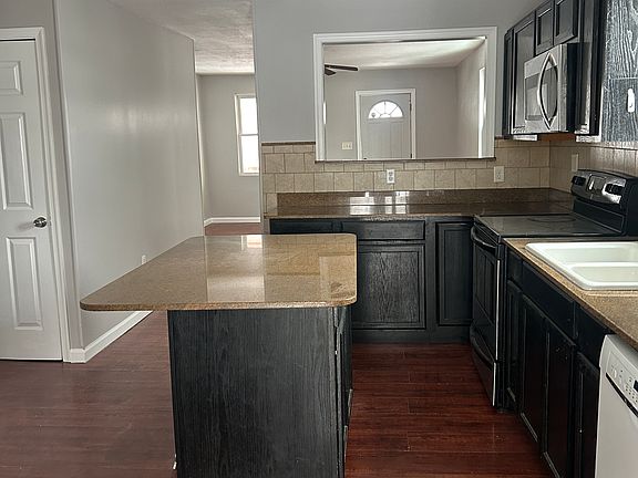 4th image of 320 Susquehanna Ave #320