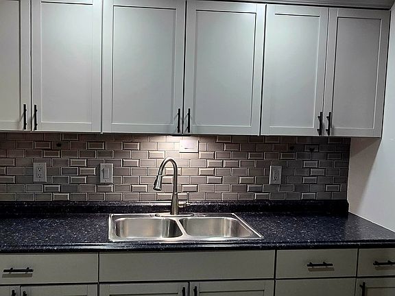 3rd image of 27035 Oakmead Dr #4