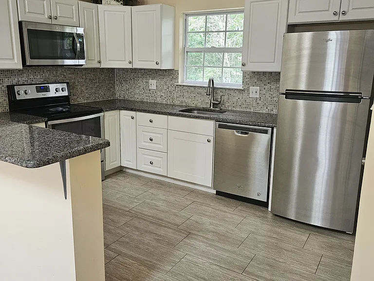 464 London Ct #464 — Photo 7