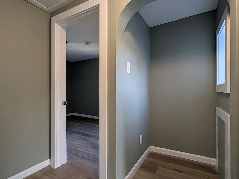 304 E Hill St — Photo 15