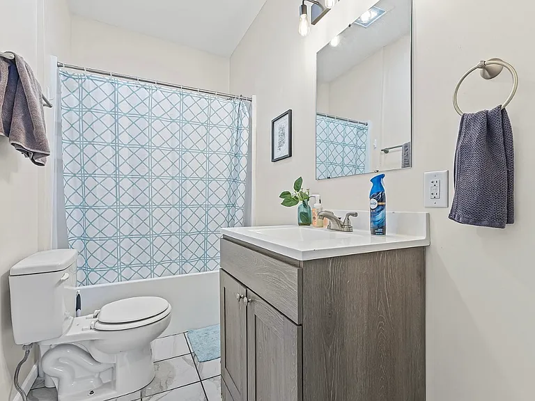 1148 Lexington Ave — Photo 7
