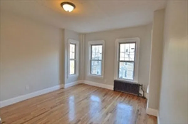 4 bed, 1.0 bath, 1500 sqft, $3,800 — Photo 2