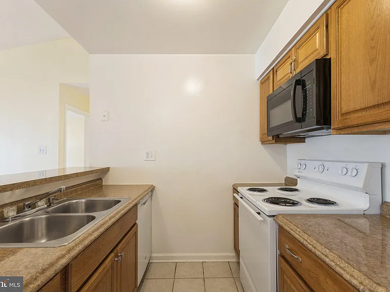 8633 Beekman Pl #C — Photo 5