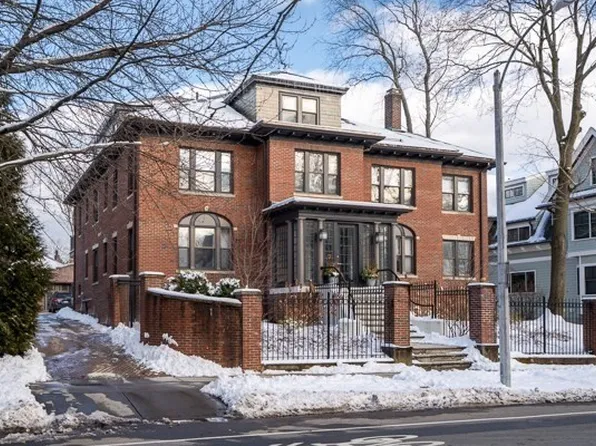 157 Babcock St #1, Brookline, MA 02446