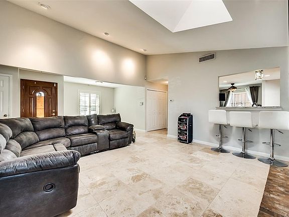 5th image of 2405 Doral