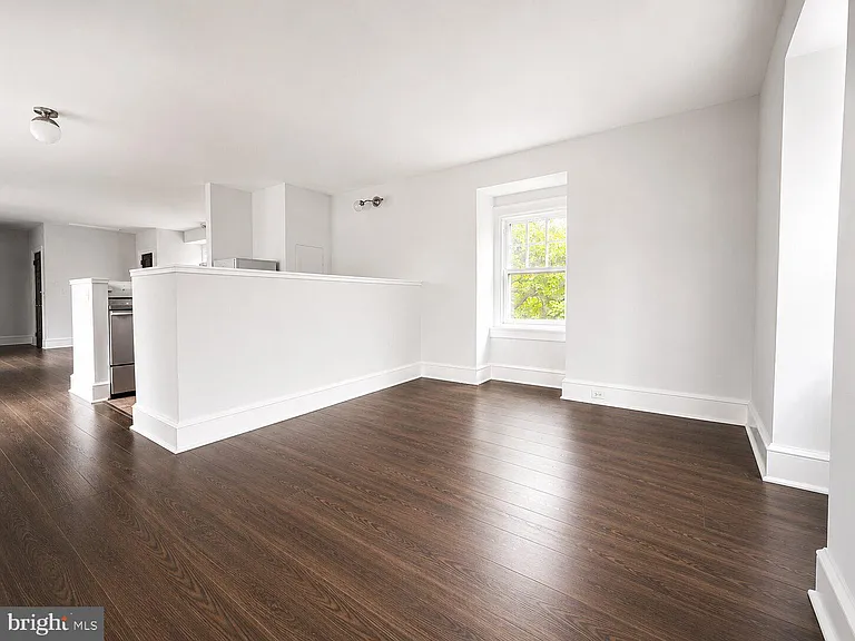 186 W Queen Ln #3 — Photo 5