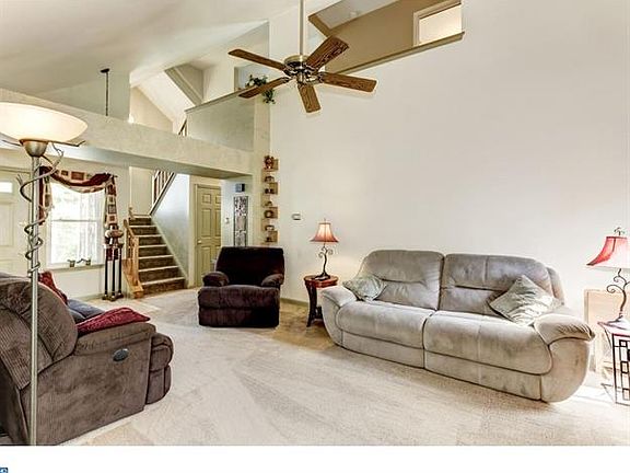 4th image of 1423 Henry Dr