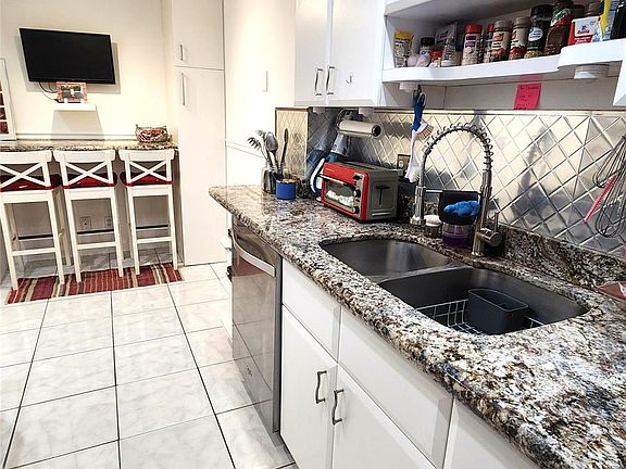 3rd image of 4400 Hillcrest Drive #404