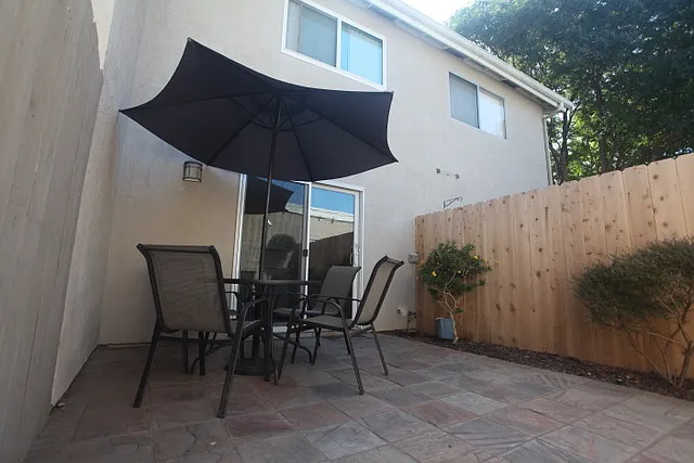 2 bed, 896 sqft, $3,350 — Photo 4