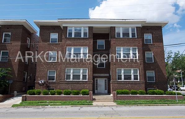 1st image of 918 E 39th St APT 1E