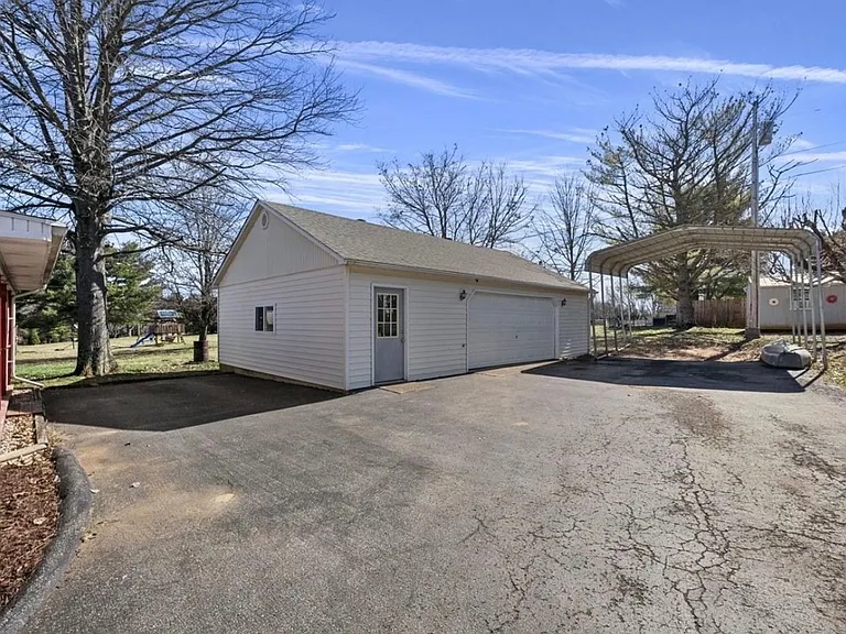 729 Collett Rd — Photo 3
