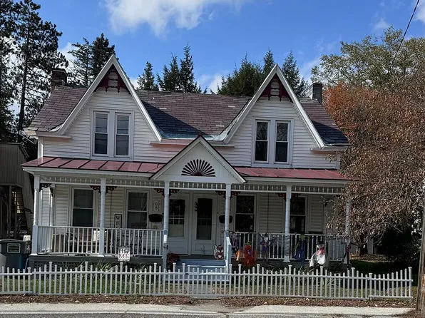 8 Caernarvon St, Fair Haven, VT 05743