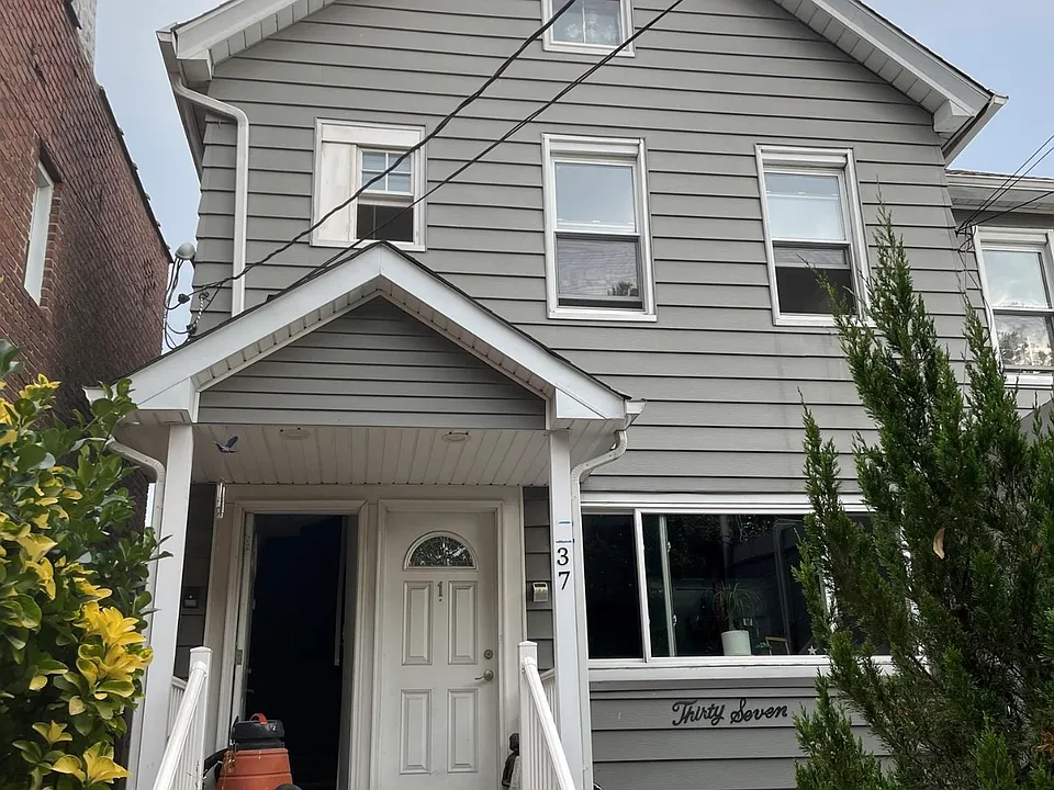 35-37 Ridgefield Ave