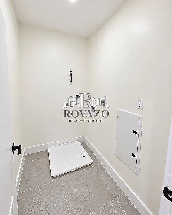 147-148 Roseville Ave