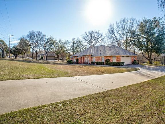 3rd image of 121 Lakeview Dr