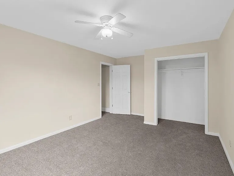 6261 Alexander St — Photo 15