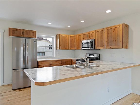 2nd image of 1611 E Sheridan