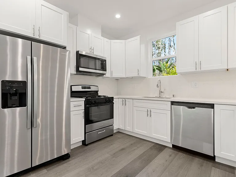 1034 N Oxford Ave — Photo 17