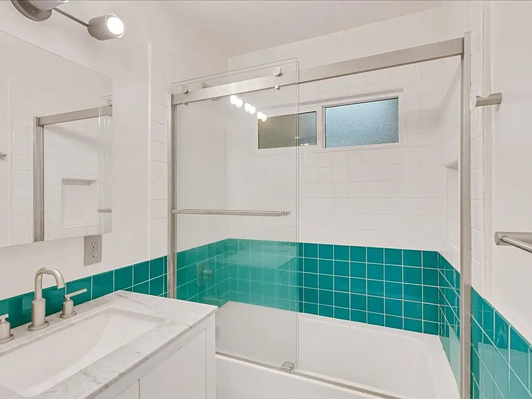 1347 N Las Palmas Ave #6 — Photo 8