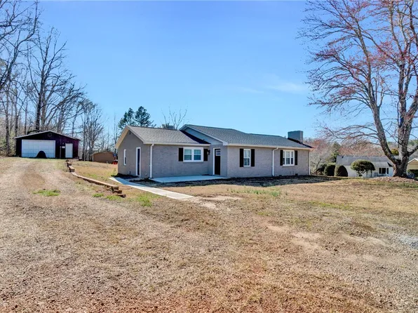 1003 Gravley Rd, Pickens, SC 29671