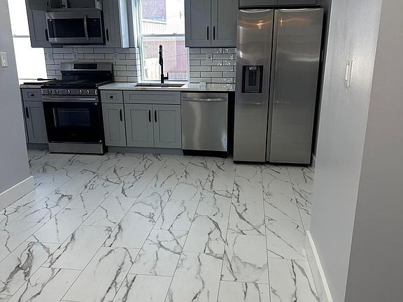5th image of 539 Perry St