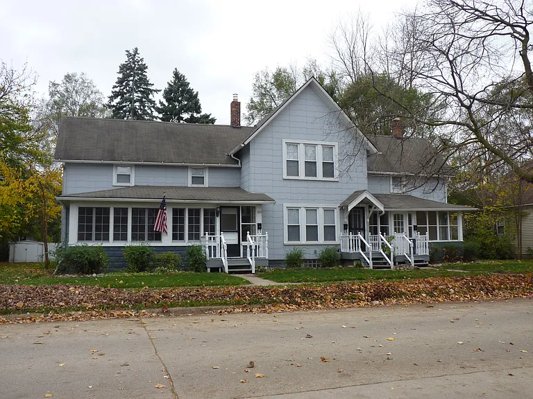 327 N Church St — Photo 1