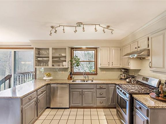 4th image of 4200 Royal Ct