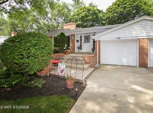 122 N Regency Dr E, Arlington Heights, IL 60004