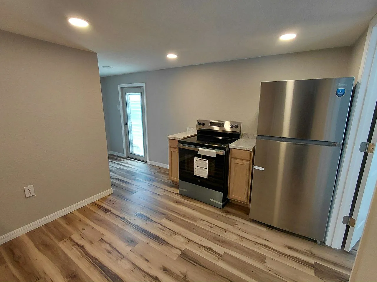 2 bed, 1.0 bath, $1,235 — Photo 3