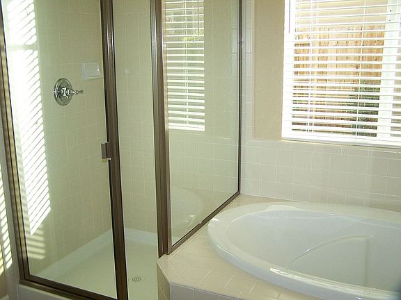 Large Shower & Tub