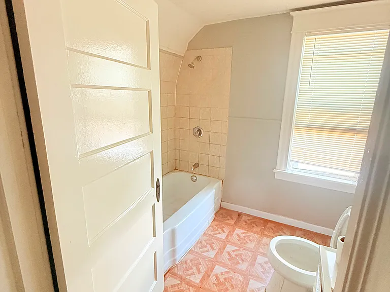 2811 Newton Ave N — Photo 5