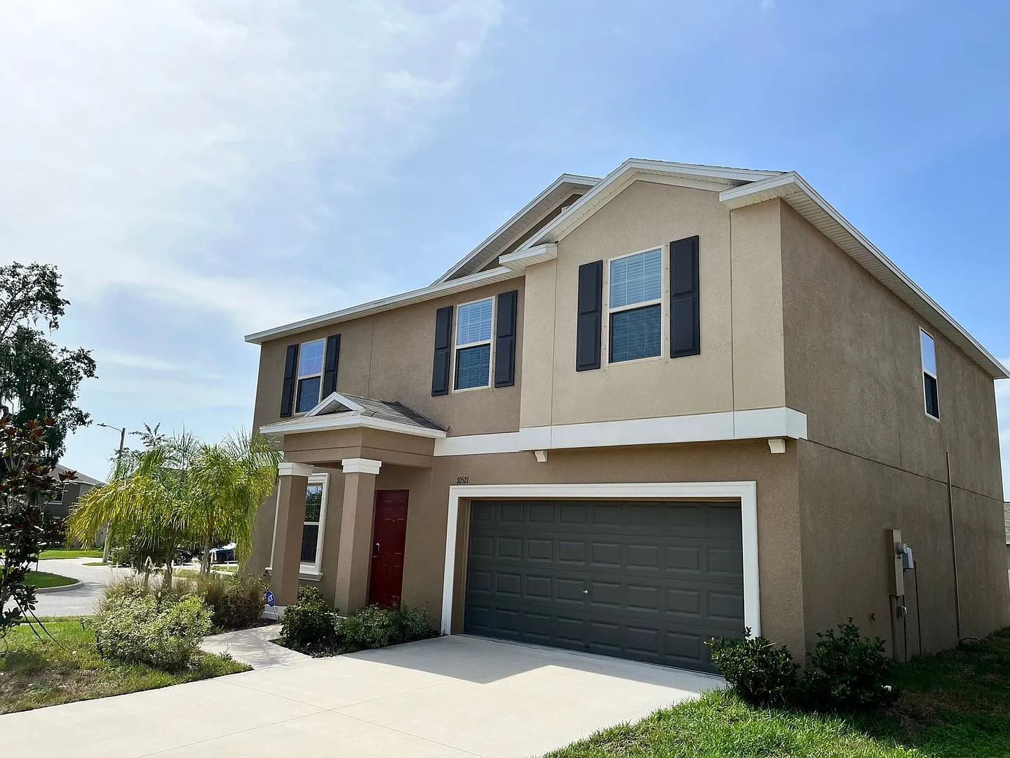 Spacious 4BR House in Riverview — Photo 1