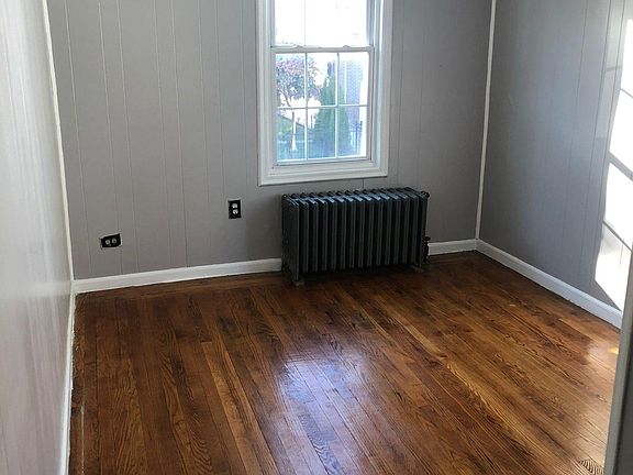2nd image of 2424 Seymour Ave #1