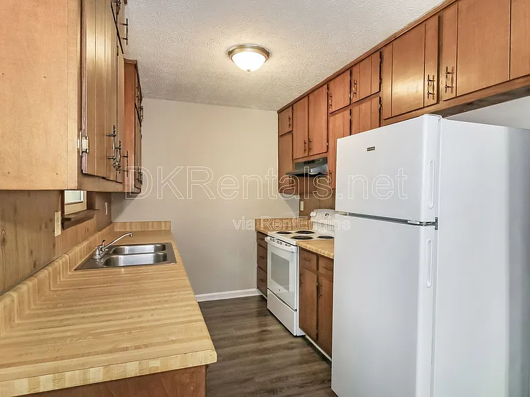 307 Hamilton Glenn — Photo 6