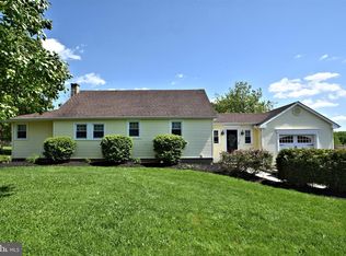 1458 Hilltop Rd, Pottstown, PA 19464