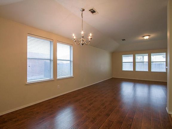 4th image of 1420 Kittyhawk Dr