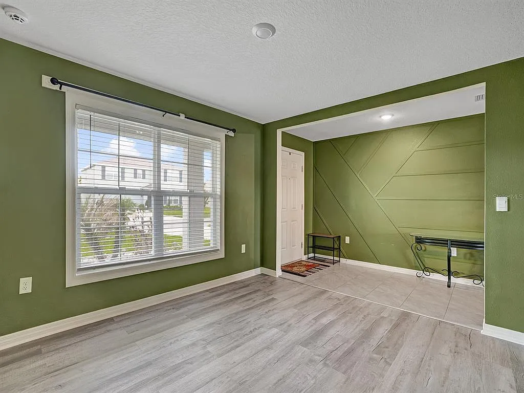 5 bed, 3.0 bath, 2605 sqft, $2,450 — Photo 4