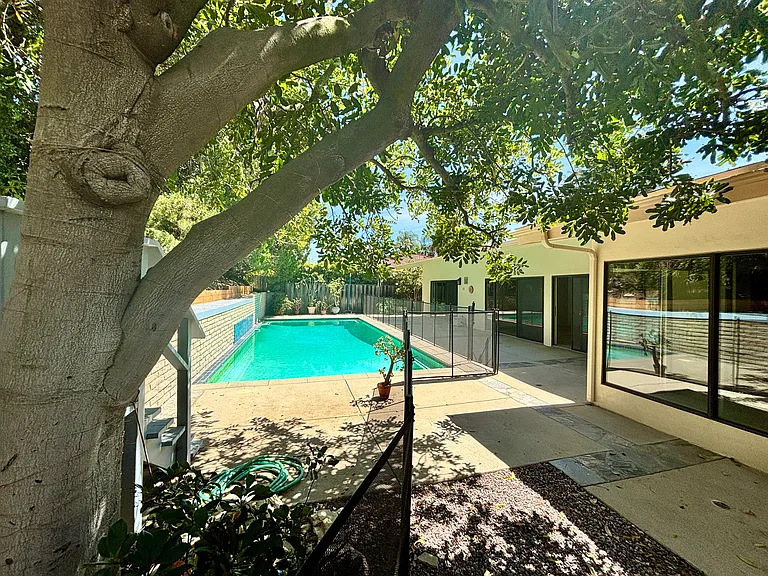 16641 Park Lane Cir — Photo 40