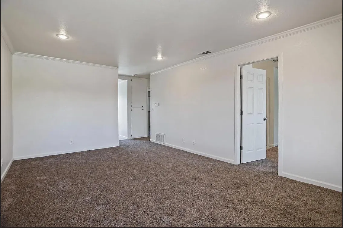 2 bed, 920 sqft, $2,200 — Photo 3