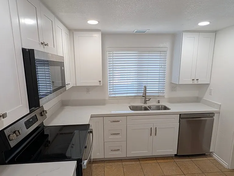 1481 Gustavo St #C — Photo 7
